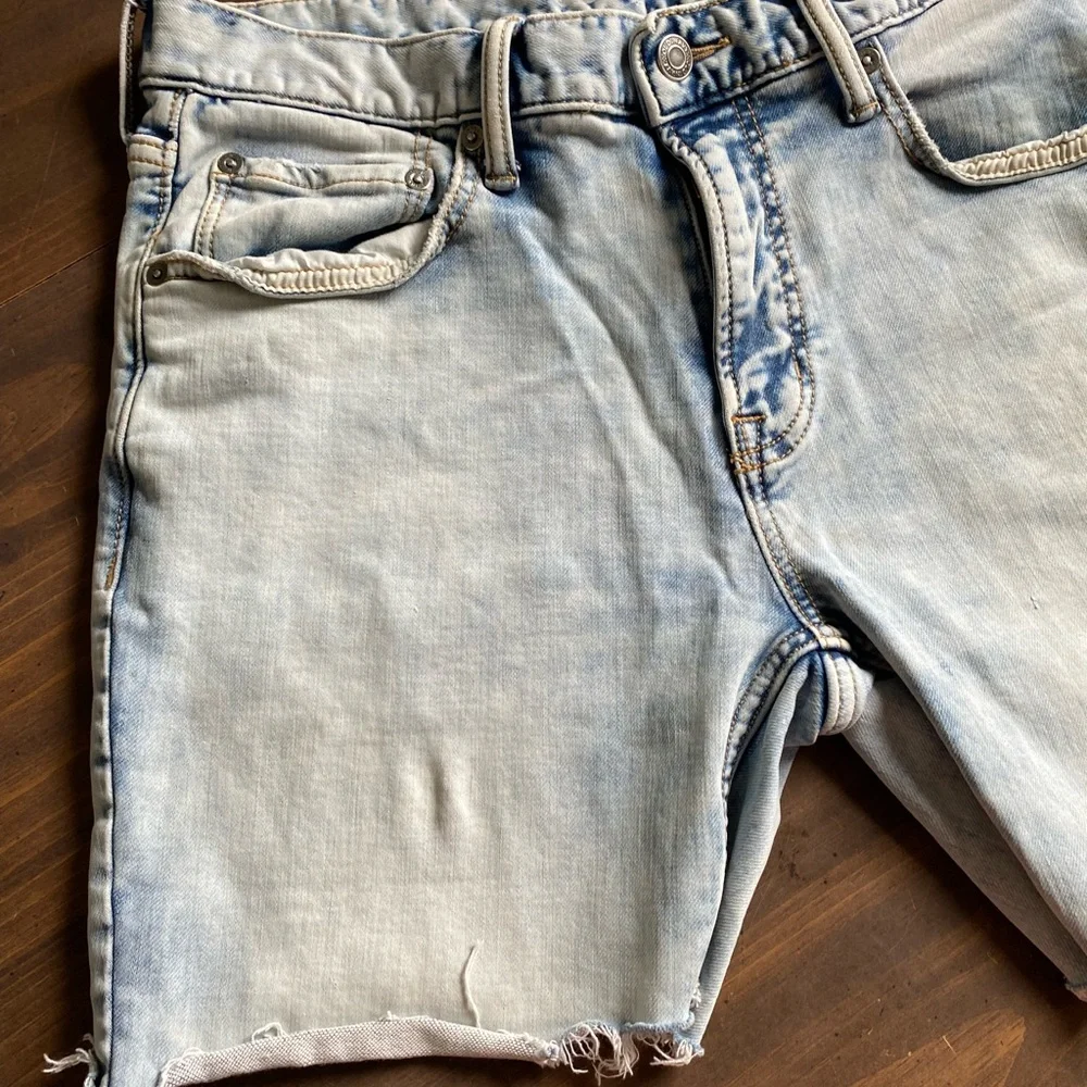 Old Navy Light Blue Jean Shorts for Men Size 32 Cut Offs Distressed Light‎ Wash